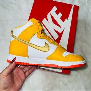 W Nike Dunk High